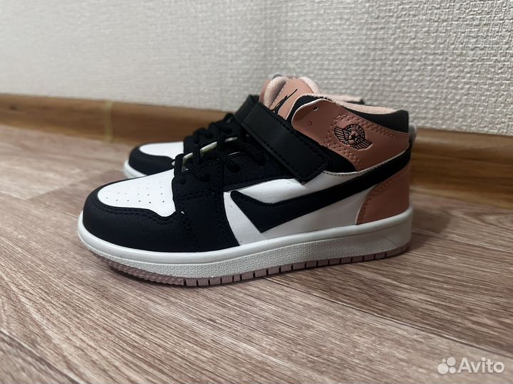 Кроссовки на девочку