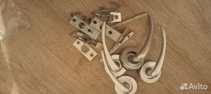 Ручки дверные с замком за 1 шт