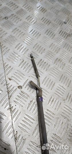 Трос стояночного тормоза правый Nissan Juke F15