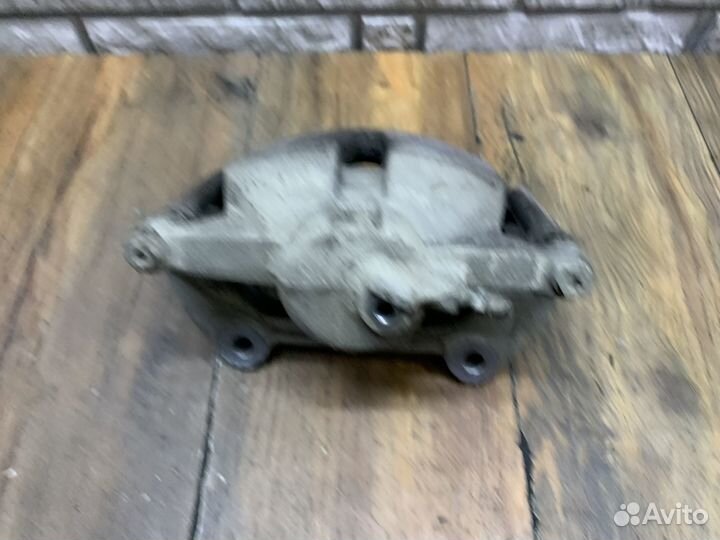 Skoda Kodiaq Суппорт тормозной передний RH