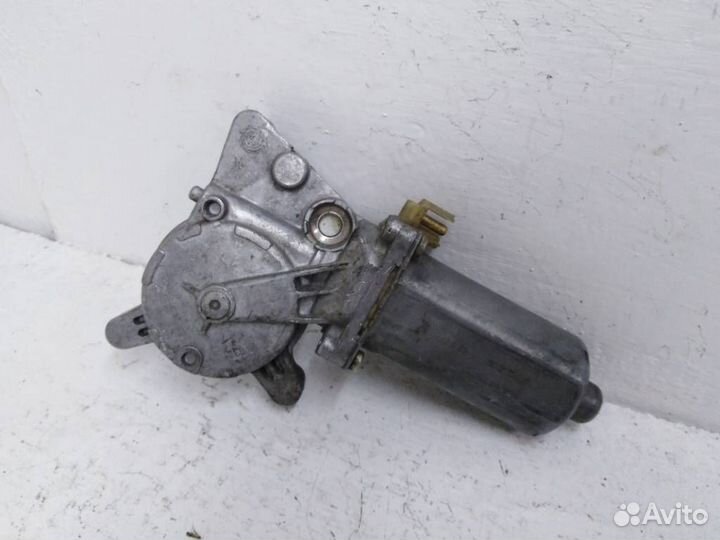 Моторчик переднего левого стеклоподъемника A202820