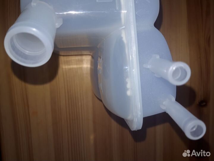 Расширительный бачок Ford новый 1425193