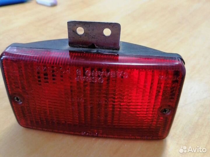 Задний противотуманный фонарь красного цвета Ока