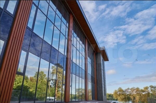 Здание 5928 м²