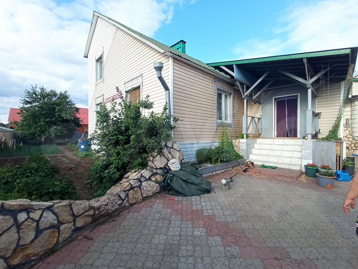 Коттедж 210 м² на участке 10 сот.