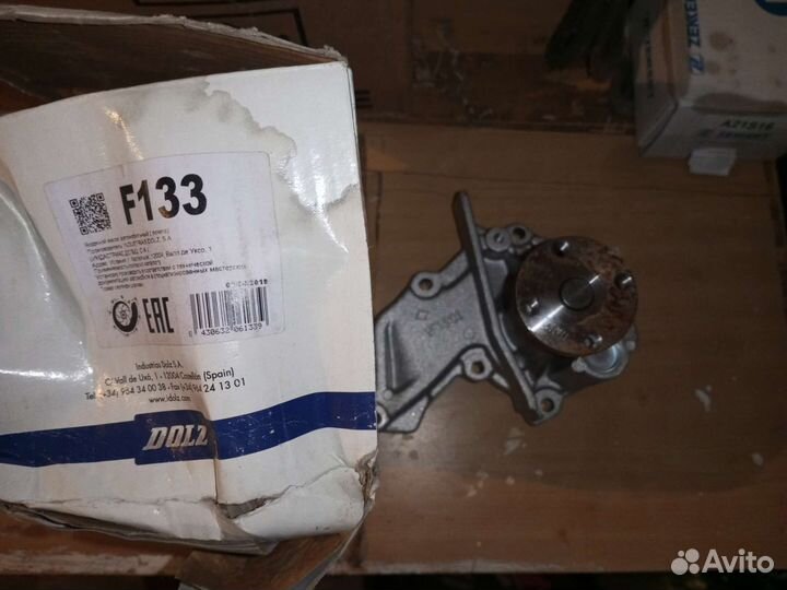 Насос водяной Ford Focus(dfw) Dolz f133