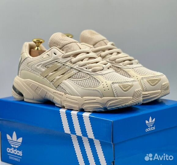 Кроссовки Adidas женские