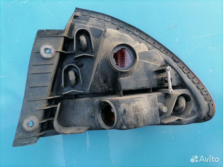 Фонарь задний левый toyota corolla 100 лифтбэк