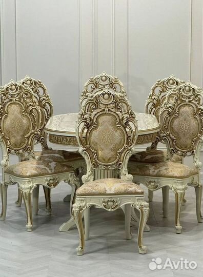 Стол кухонный и стулья