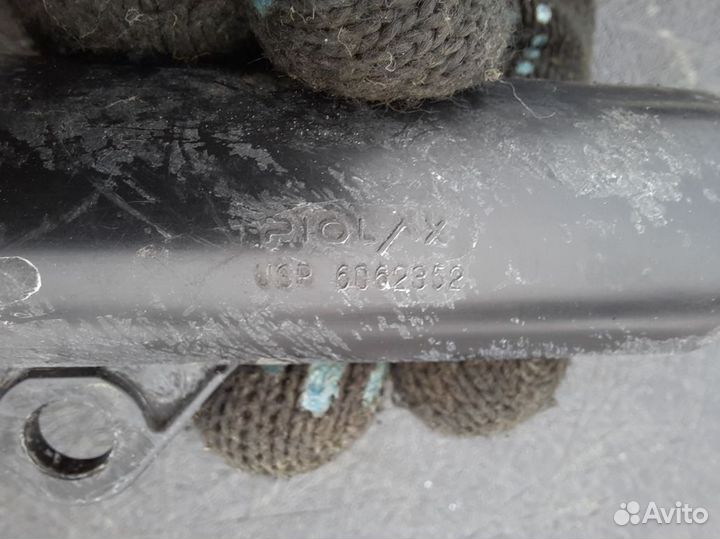 Амортизатор бардачка Форд Фокус 2