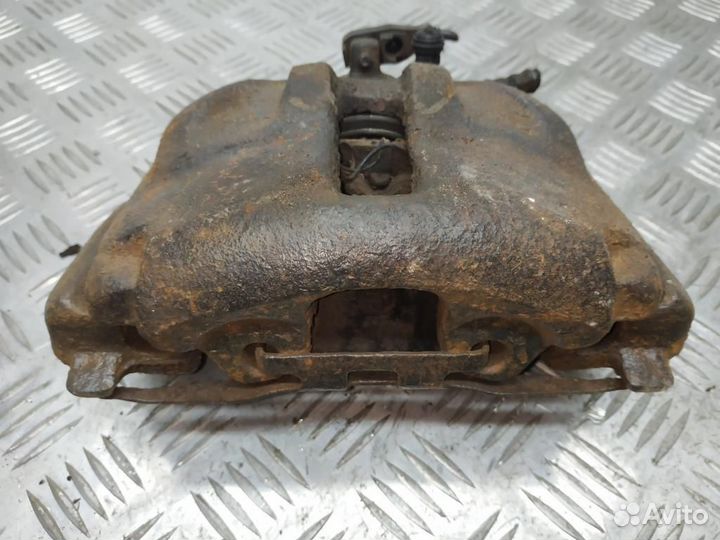 Суппорт тормозной передний левый Mercedes-Benz