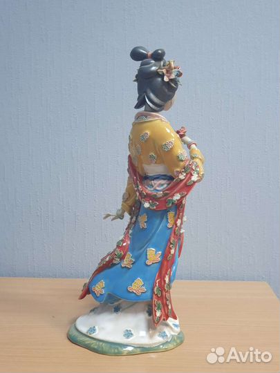 Фарфоровые статуэтки