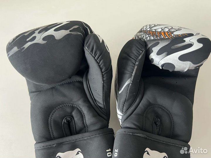 Боксерские перчатки Venum 10OZ