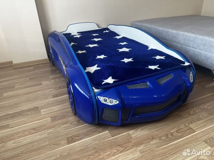 Детская кровать машинка