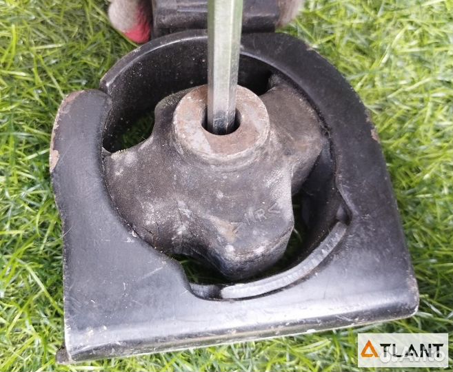 Подушка двигателя передний toyota avensis