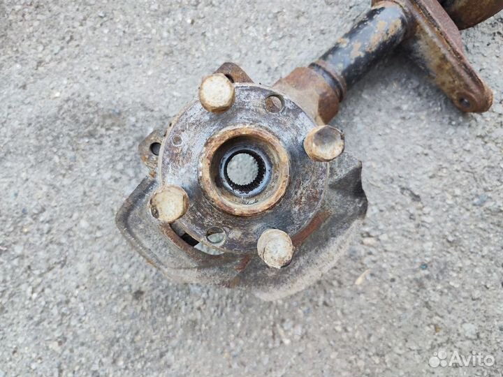 Кулак поворотный в сборе левый Дэу Нексия