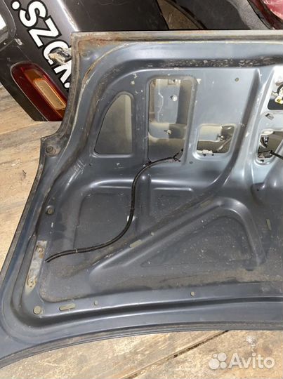 Крышка багажника Nissan sunny Y10