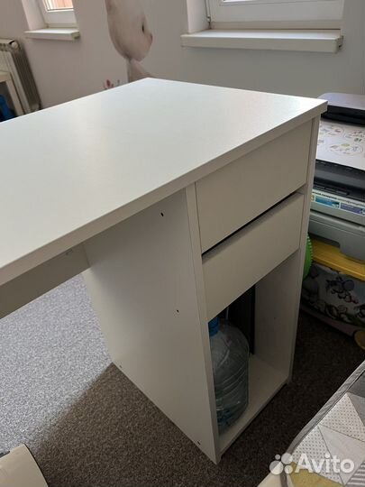 Рабочий стол белый