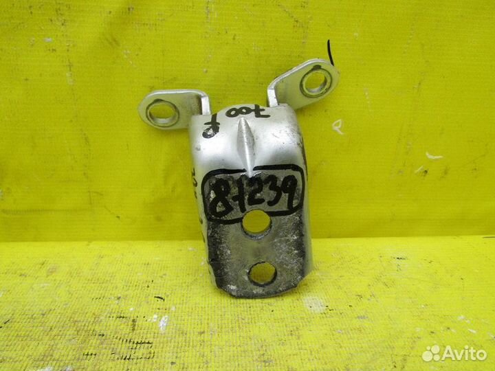 Петля задней двери Nissan Teana 07-13г 81239