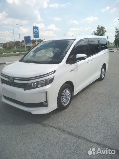 Toyota Voxy 1.8 CVT, 2015, 106 433 км