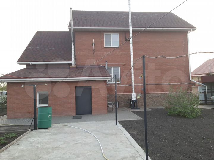 Коттедж 288 м² на участке 9 сот.