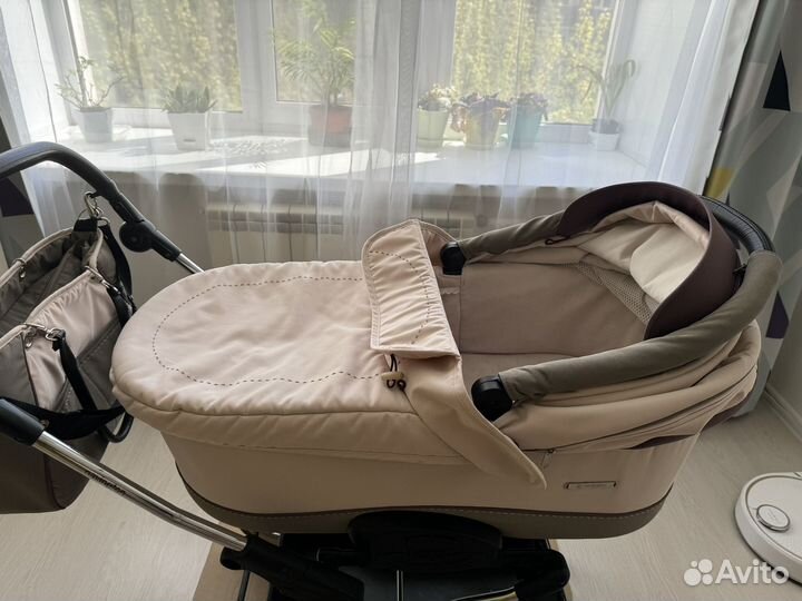 Люлька с поворотными колесами Navington Caravel