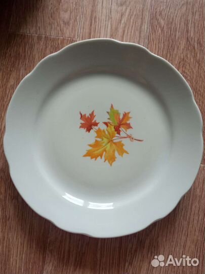 Тарелки из сервиза Кленовый лист