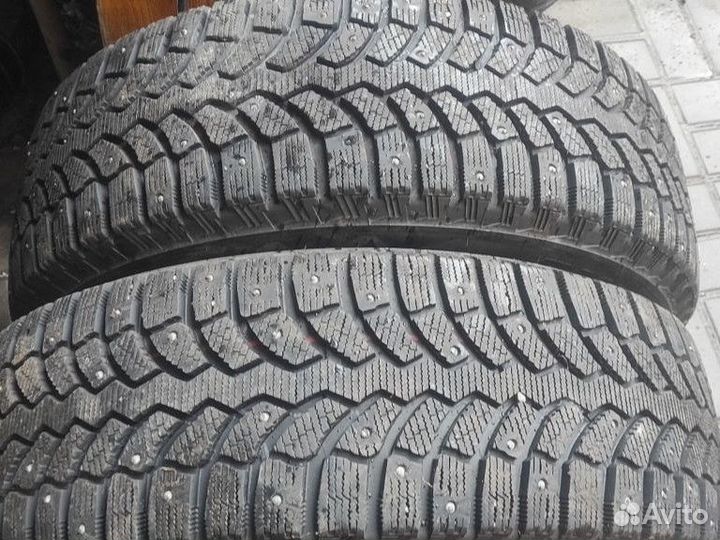 Bridgestone Blizzak Spike-01 215/65 R16