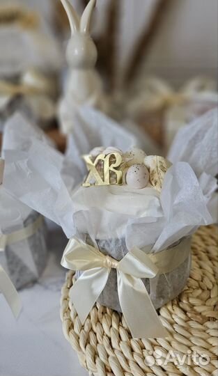 Пасхальные куличи, шоколадные яйца, пряники