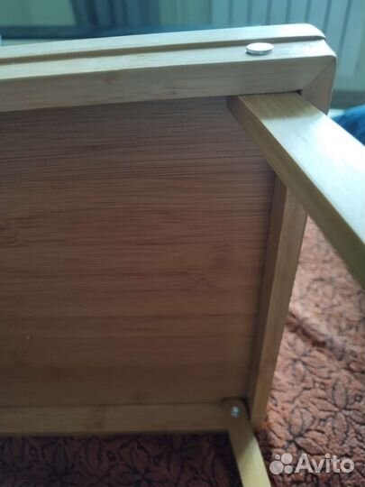 Поднос на ножках из бамбука