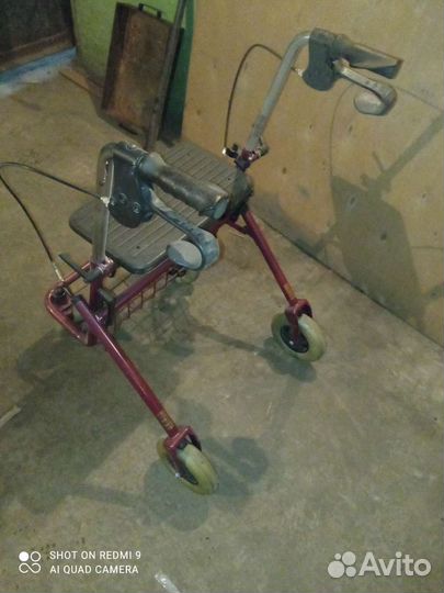 Удерживающая подставка с колесами