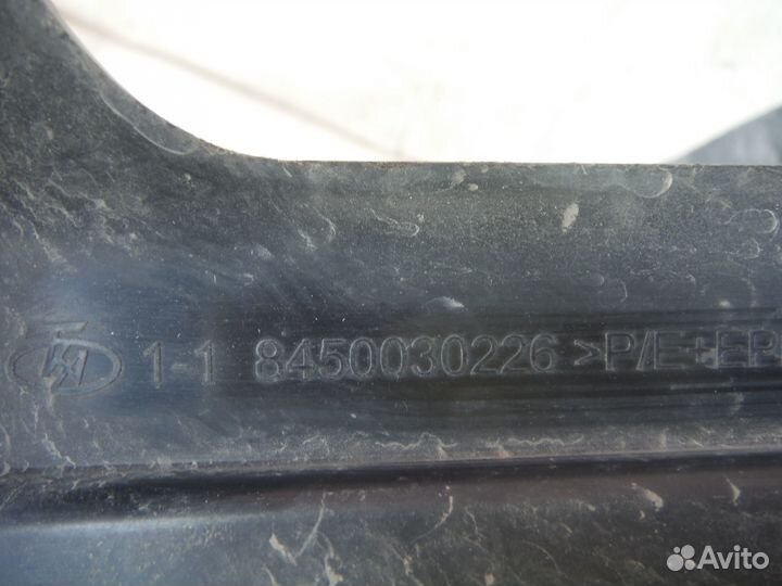 Дефлектор радиатора №10 LADA Vesta 2018