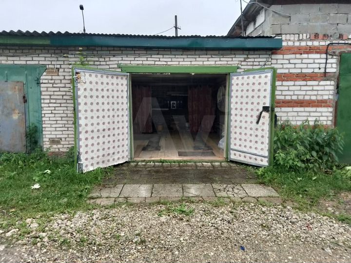 Гараж, > 30 м²