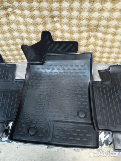Автомобильные коврики резиновые