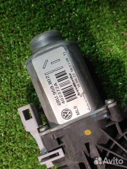 Стеклоподъемник передний правый Volkswagen Polo