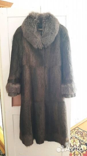 Шуба нутрия (воротник и манжеты песец)