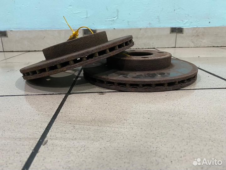 Тормозной диск передний Audi 80