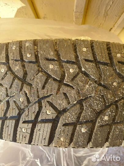Bridgestone Blizzak Spike-02 215/65 R16