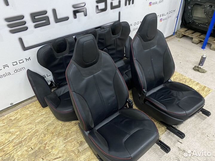 Салон Tesla Model S Performance сиденья перед зад