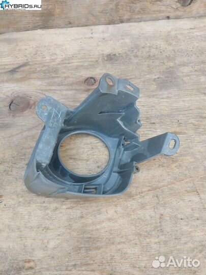 Рамка фары противотуманной правая Toyota Prius 3