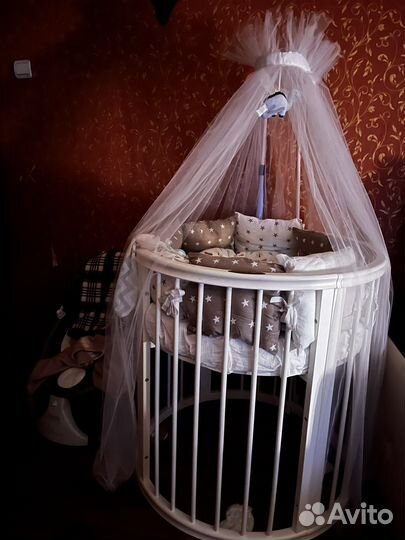 Продам детскую кровать круглую с матрасом