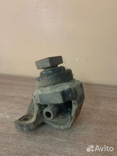 Опора двигателя подушка Mazda 626