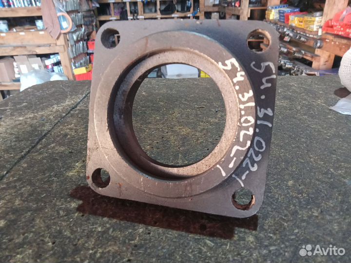Корпус уплотнения каретки трактора дт-75 54.31.022