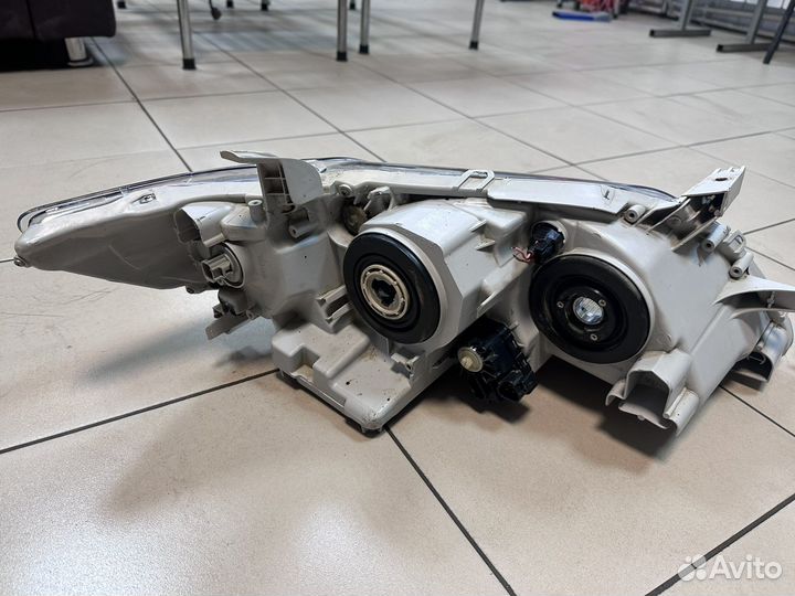 Фары на toyota camry 40