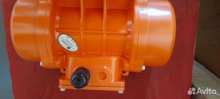 Вибродвигатель