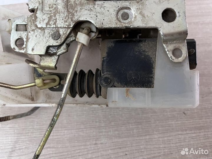 Замок правой передней двери Renault Symbol