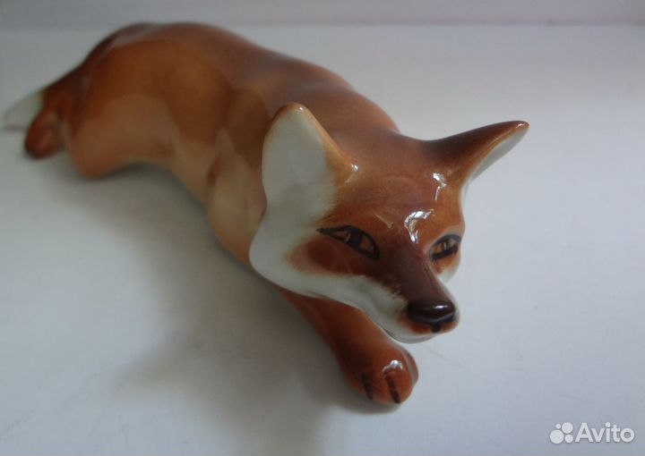 Фарфоровая статуэтка крадущаяся лиса лфз СССР