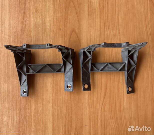 Кронштейн крепления фары VW Transporter Т5