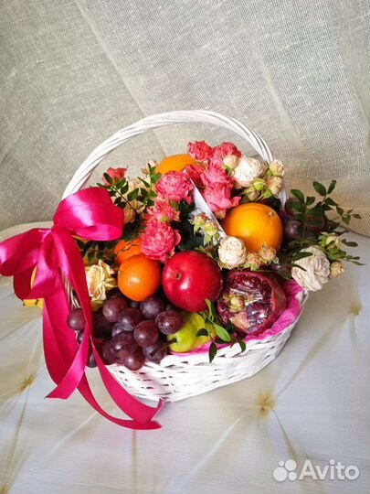Корзина с фруктами