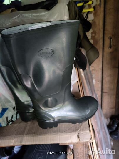 Резиновые сапоги новые